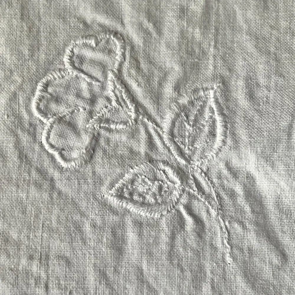 Embroidered Floral Cotton Placemats White Scalloped Edges Embroidered